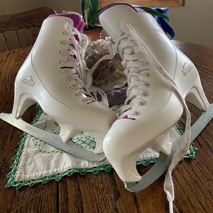 Women size 8 Lake Placid Figure Skates